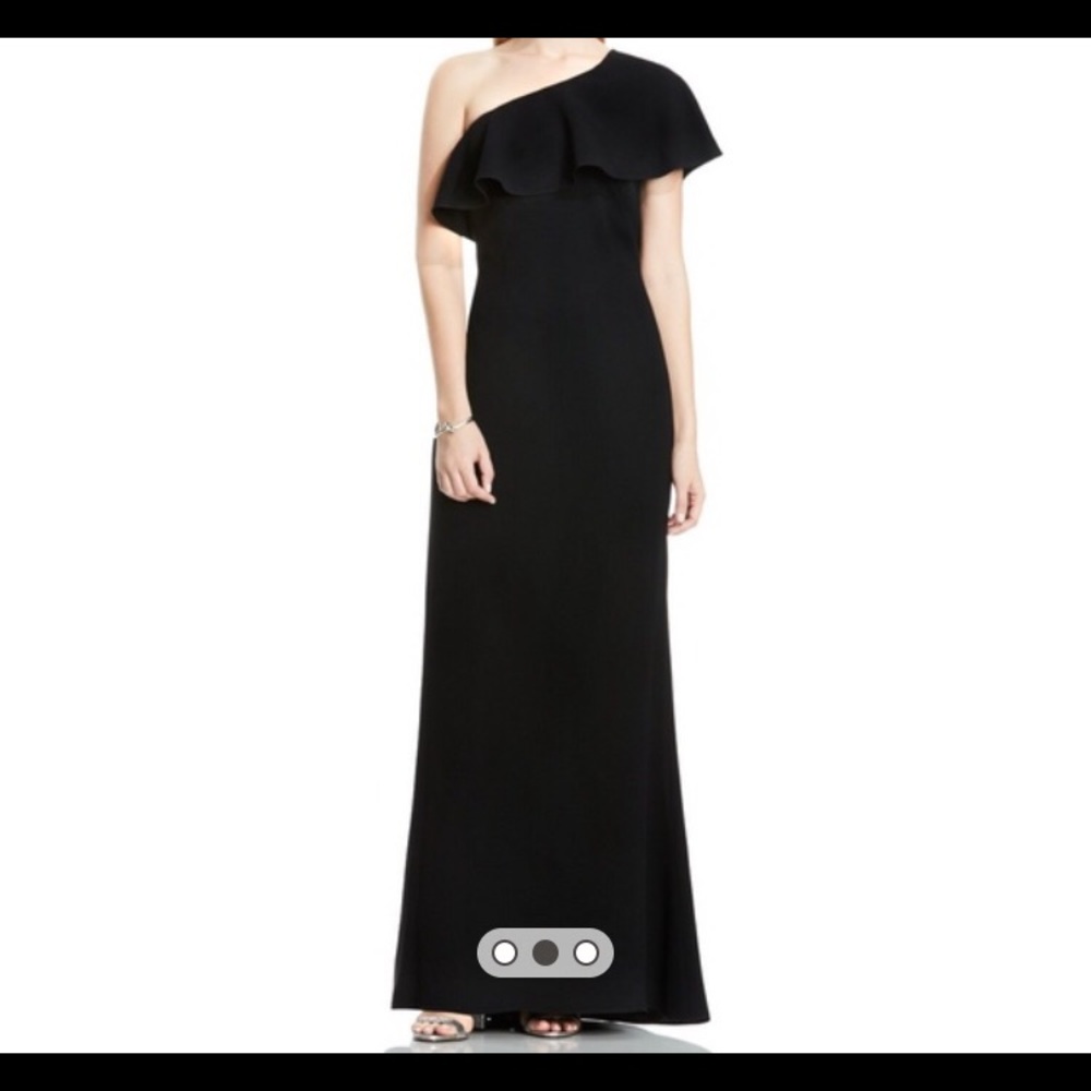 Black-Off the Shoulder Gown 👗